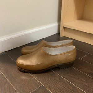 Gardenheir French recycled hemp garden clogs in Sepia (Never worn!)